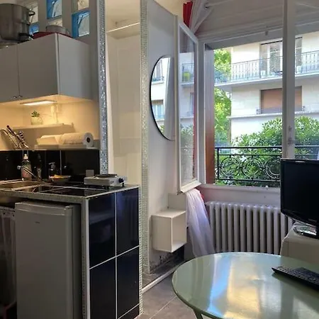Jolie Studette Equipee Sur Jardin, St Mande Bois Apartment